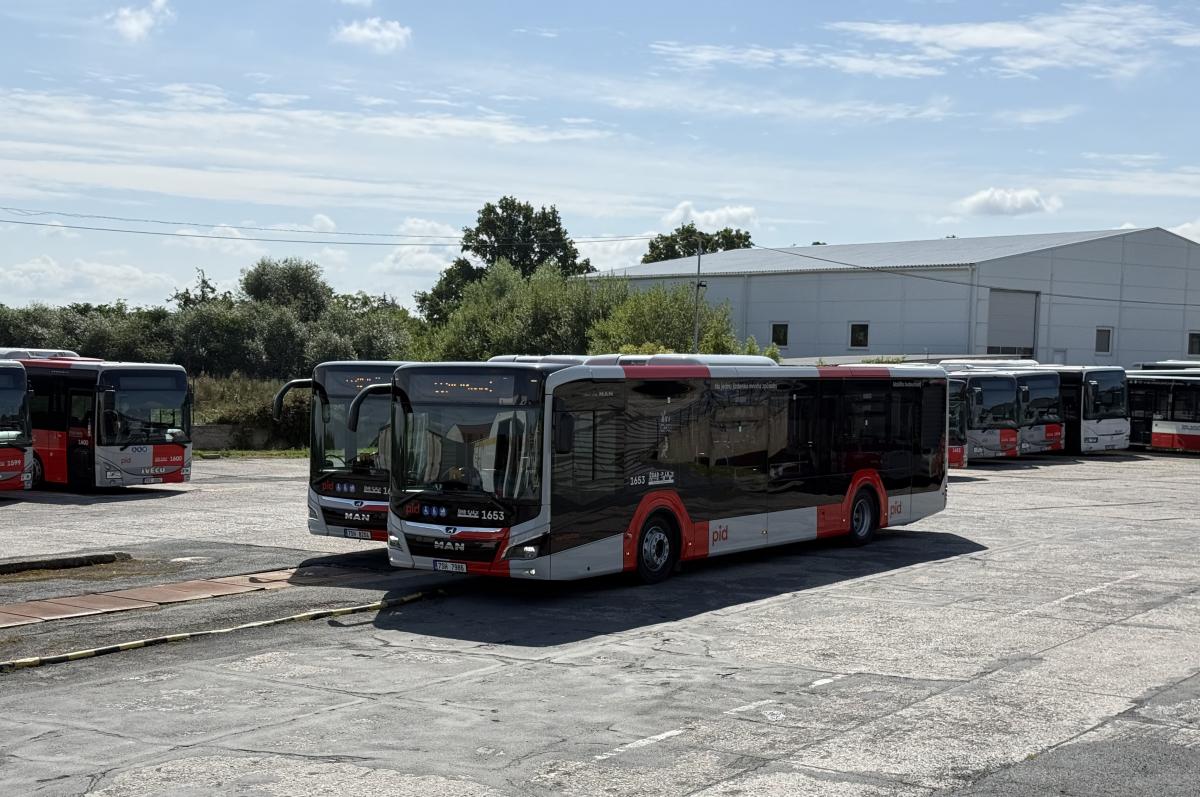 V okolí Uhříněvsi vyjely tři nové autobusy MAN