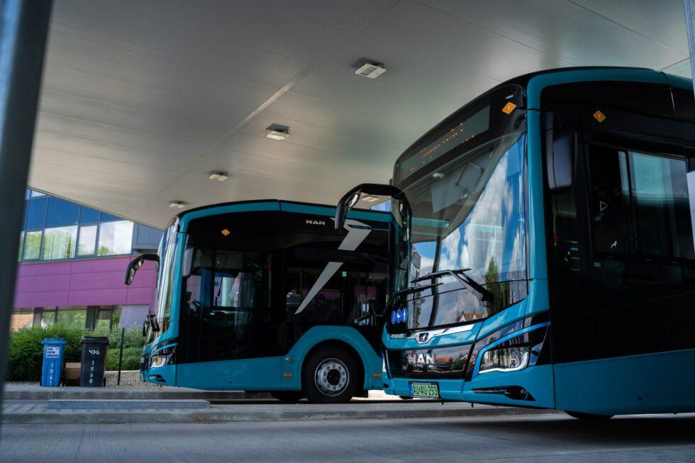 Do Kaposváru dorazily nové elektrické autobusy MAN a BYD