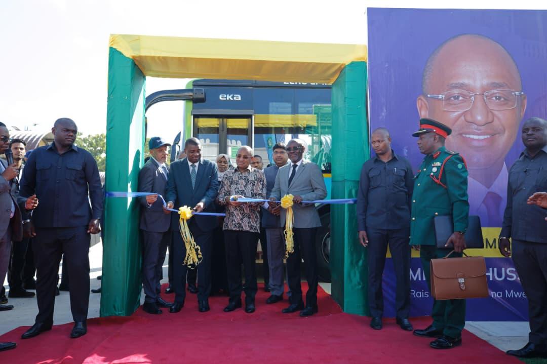První elektrické autobusy na Zanzibaru