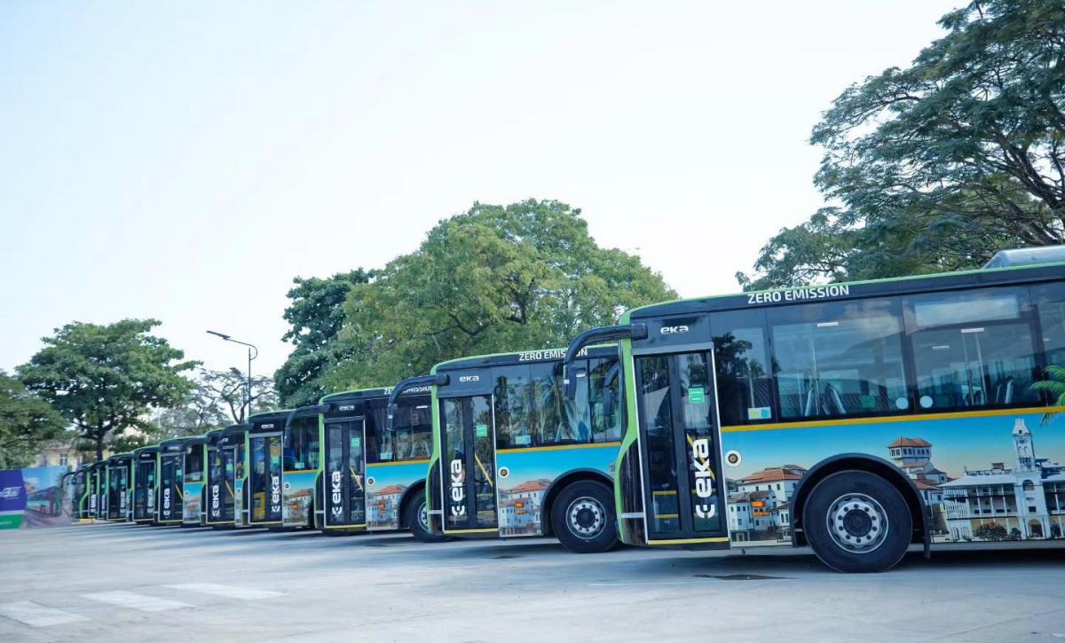 První elektrické autobusy na Zanzibaru