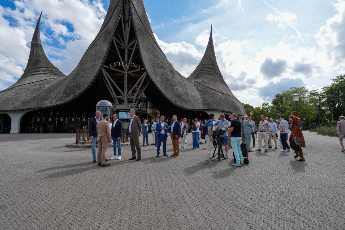 Autonomní Karsan e-ATAK vozí cestující v zábavním parku Efteling