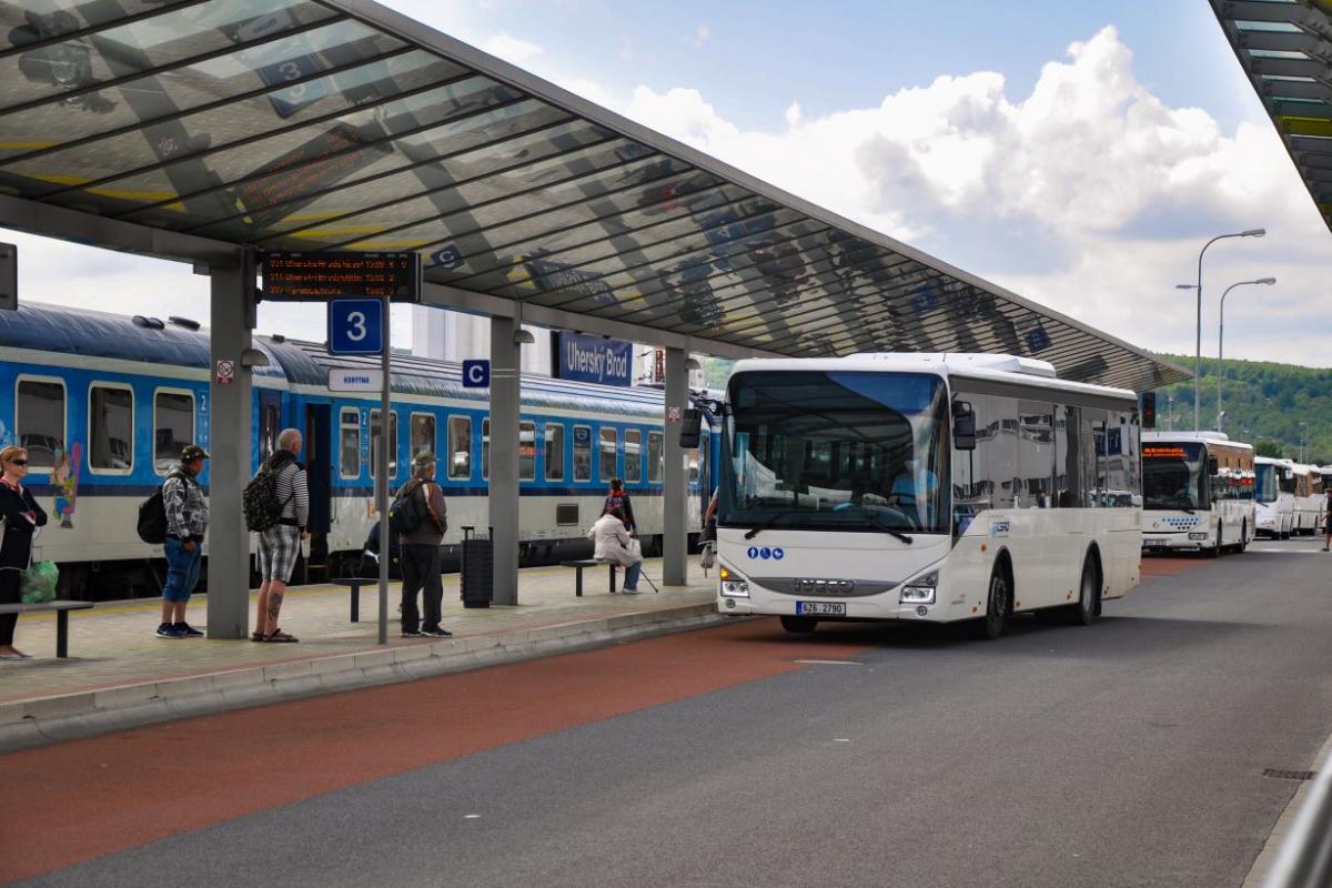 Zlín a Trenčín spojí nová autobusová linka 735