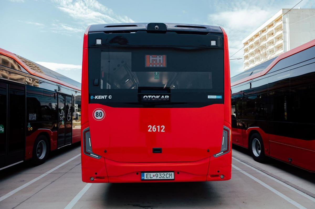 Bratislava získala tři elektrobusy Otokar zdarma jako kompenzaci