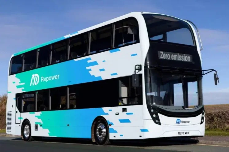 Alexander Dennis převezme program přestaveb na elektrobusy