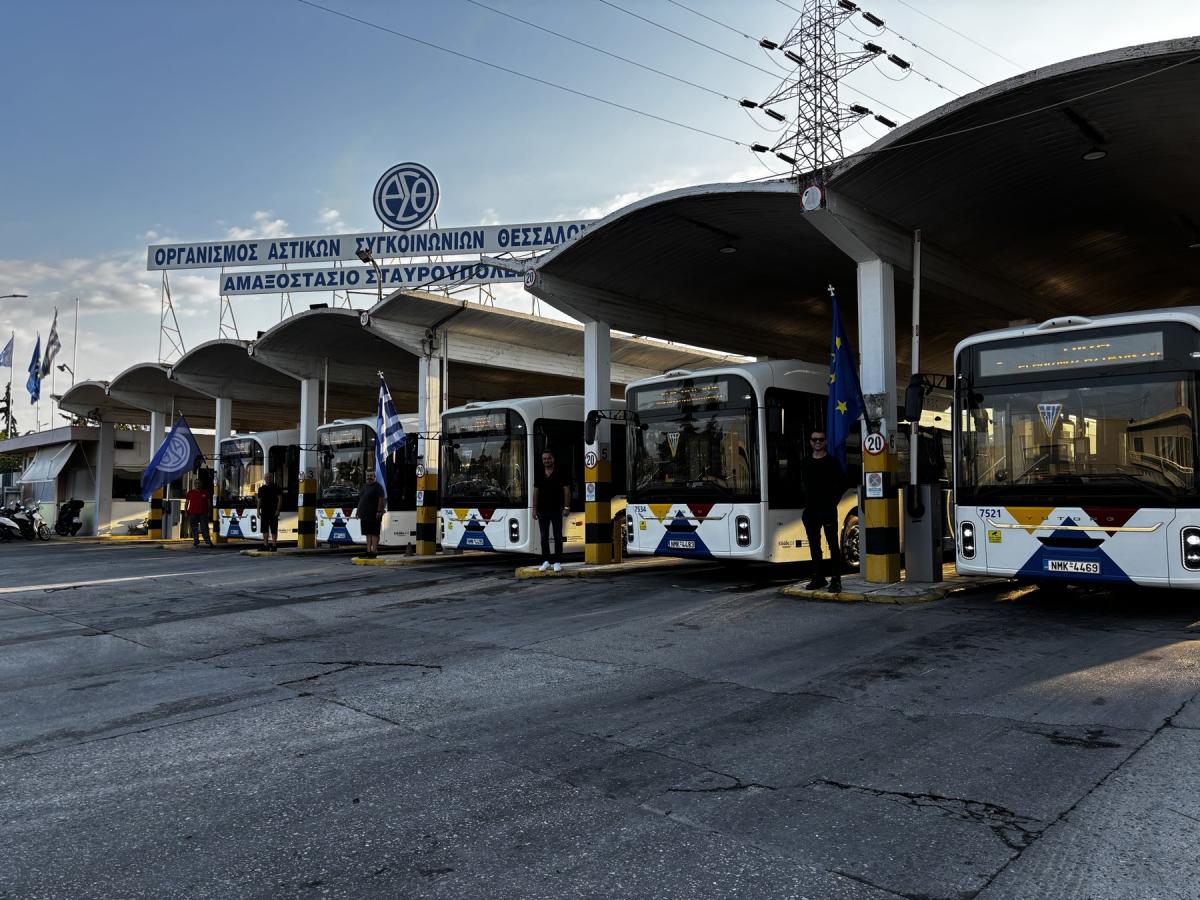 První kloubové elektrobusy Yutong v Řecku, jezdí v Soluni