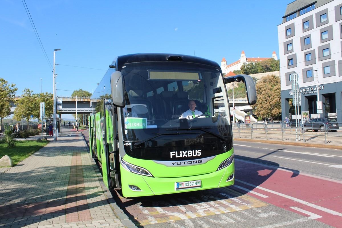 FlixBus a Blaguss nasazují mezi Vídní a Bratislavou osm elektrobusů Yutong