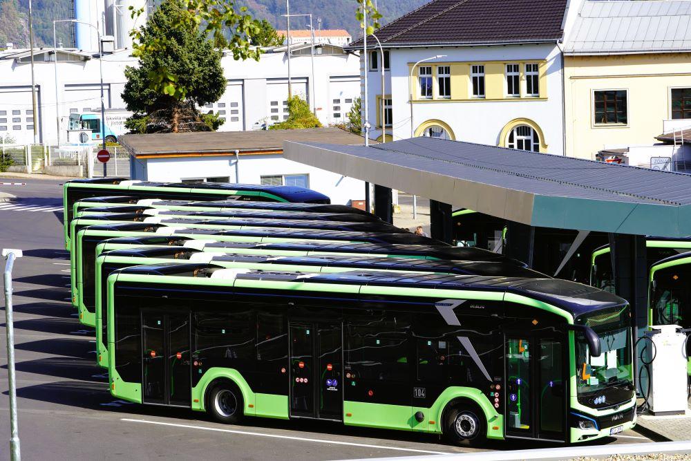 Děčín převzal od MAN 21 nových elektrobusů