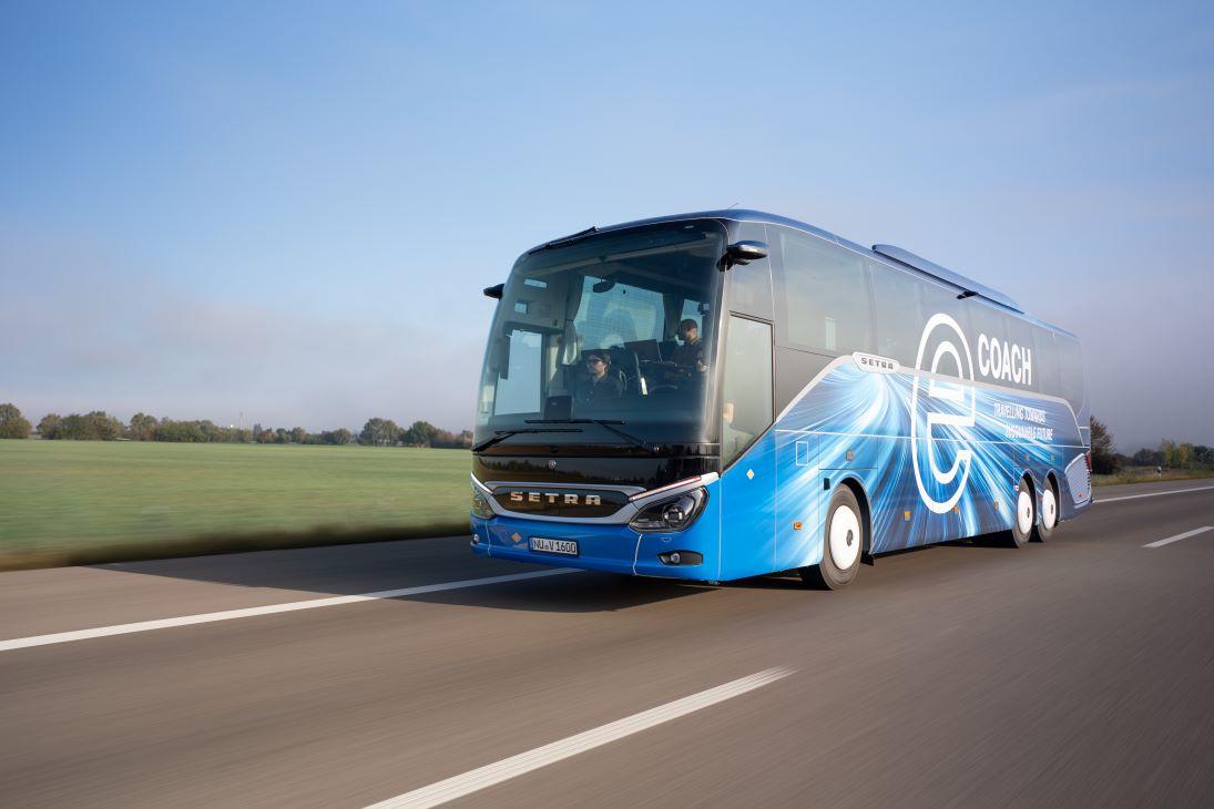 Daimler testuje elektrický autokar s dojezdem přes 500 kilometrů