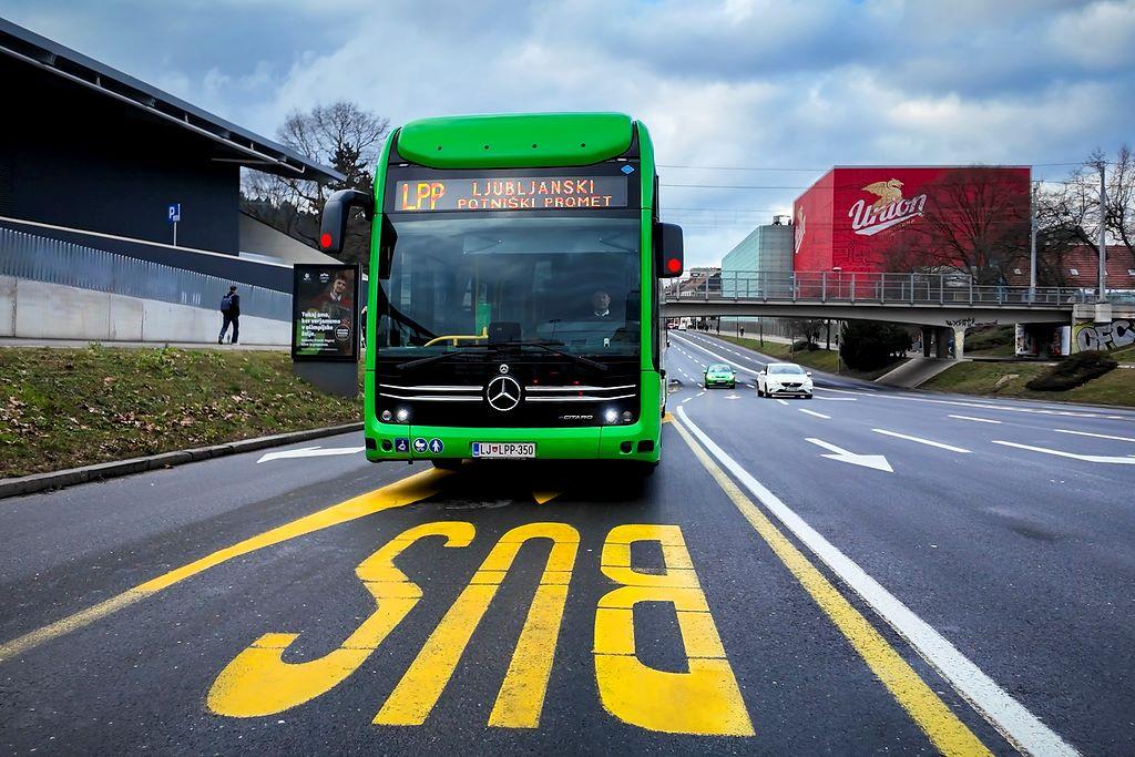 Lublaň nasadila 35 autobusů Mercedes-Benz s elektrickým a vodíkovým pohonem